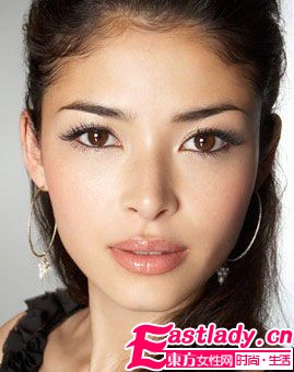 瞇瞇眼這邊看 7步 妝 出電眼妞