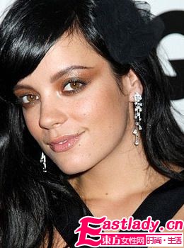 時尚回潮 明星獨到 眼 色解讀