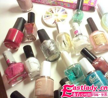 網(wǎng)友示范 輕松簡單DIY法式美甲