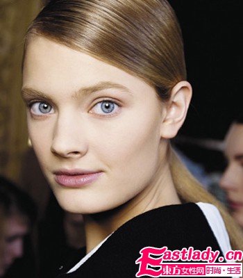 潮流預(yù)告 2010秋冬妝容異彩魅惑