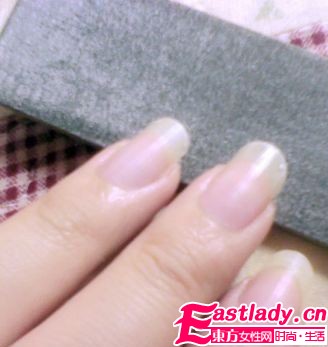 網(wǎng)友示范 輕松簡單DIY法式美甲