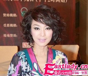 65歲立變25歲 女明星玩轉(zhuǎn)裝嫩妝(組圖)