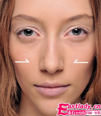 甩掉 大餅?zāi)?4種腮紅巧妙化