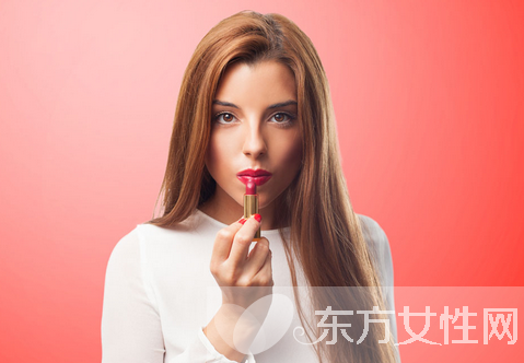 口紅太干脫皮怎么解決 內(nèi)外調(diào)理很重要