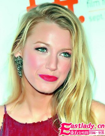 優(yōu)雅風(fēng)情 盤點好萊塢女星最新風(fēng)情立體妝容(組圖)