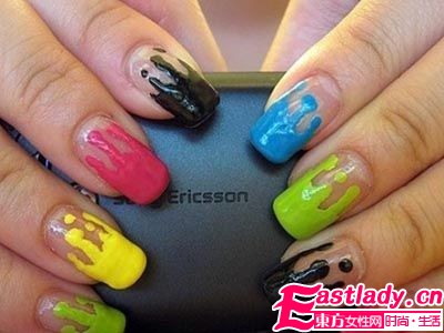初秋新色美甲 獨(dú)一無二的指尖風(fēng)情