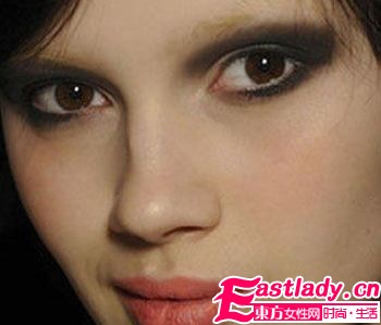 彩妝狂潮 2010秋冬玩轉(zhuǎn)[眼]花樣