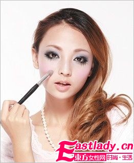  妝 出甜美俏皮洛麗塔真人版