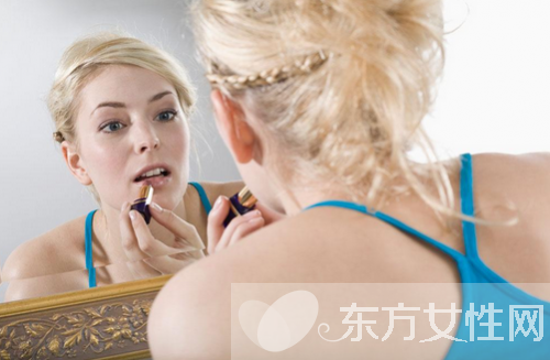 口紅太干脫皮怎么解決 內(nèi)外調(diào)理很重要