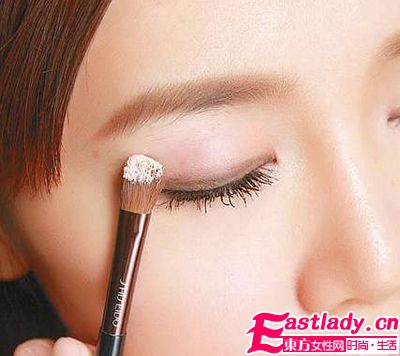 無暇紅潤 七色蜜粉打造[3D]妝容