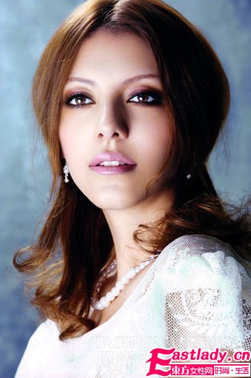 學(xué)明星畫本季最I(lǐng)N琥珀色優(yōu)雅妝(組圖)