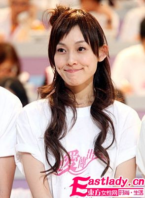 明星示范 不同臉型的腮紅畫(huà)法