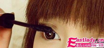 打造俏麗圣誕約會(huì)耀眼彩妝 讓你美美過(guò)圣誕