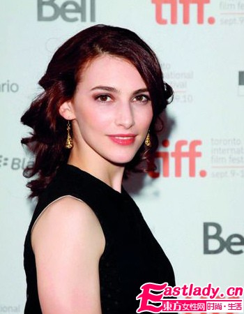 優(yōu)雅風情 盤點好萊塢女星最新風情立體妝容(組圖)