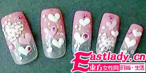 粉嫩桃心美甲 甜美從指間開始