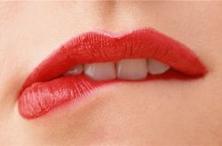 嘴唇起皮是什么原因  教你潤唇的簡單方法