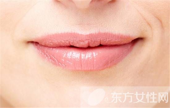 嘴唇起皮是什么原因  教你潤唇的簡單方法
