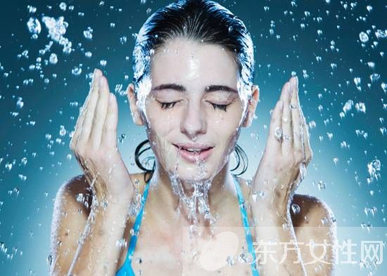 揭正確的美容護膚手法 精華可不是隨便涂的