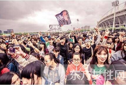  紅唇大法 vs 咬唇萌技  自然堂教你玩轉(zhuǎn)音樂(lè)節(jié)