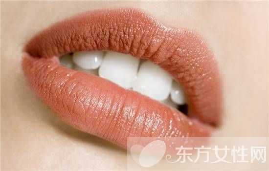 嘴唇起皮是什么原因  教你潤唇的簡單方法