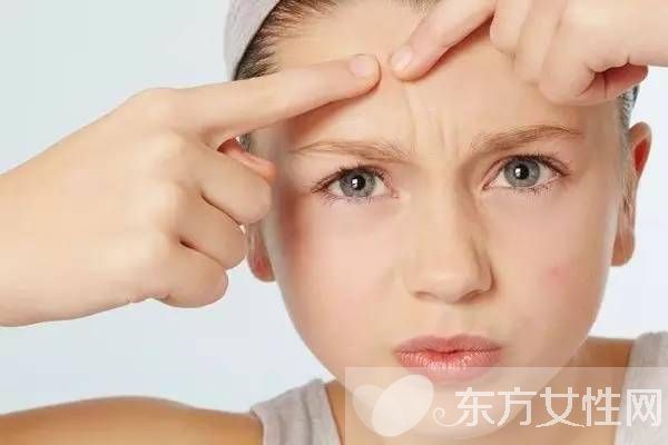 粉刺和痘痘的區(qū)別 這么做可以有效預(yù)防青春痘哦