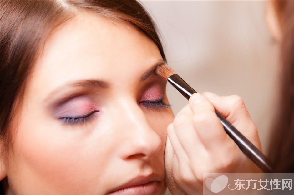 如何消除眼袋的方法 據(jù)說這三類人最容易長眼袋