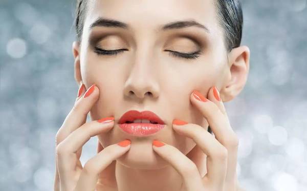 四個肌膚問題 八款美白精華一步搞定