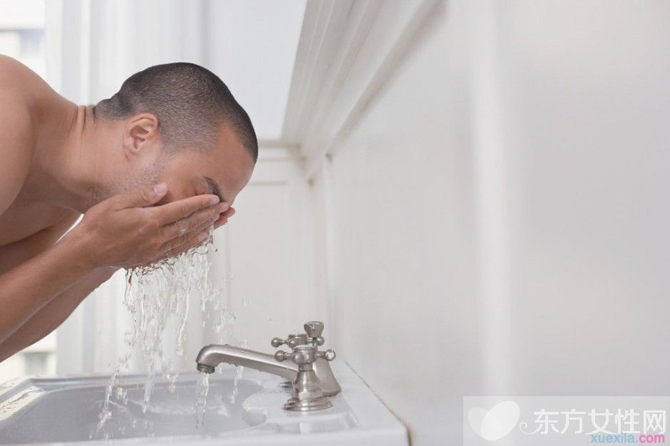 分享男性皮膚保養(yǎng)小常識 簡單幾招輕松變美少男