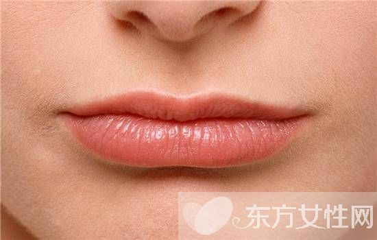 嘴唇起皮是什么原因  教你潤唇的簡單方法