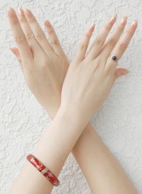 頭發(fā)干燥怎么辦 身體干燥部位該如何保濕