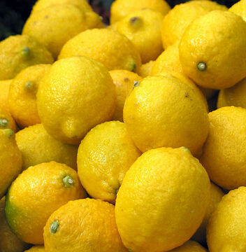 臉上長痘痘怎么調(diào)理 臉上長痘痘吃什么水果