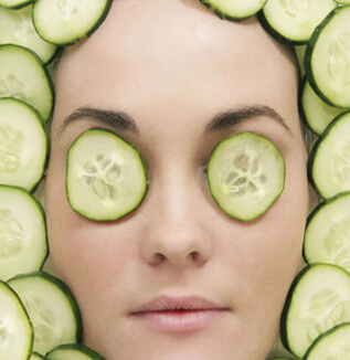 廚房里的美容劑 黃瓜的美容功效與作用