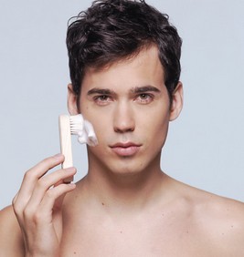 男士護(hù)膚 男士夏季六大黃金護(hù)膚法則