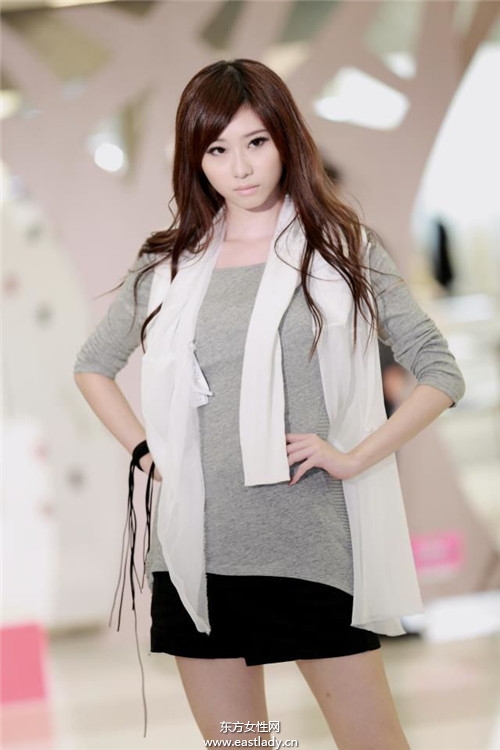 宅男女神張景嵐發(fā)素顏照澄清未整容