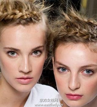 保濕霜充分吸收才可上妝