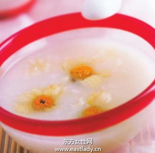 銀耳菊花粥—祛斑潤膚
