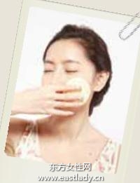 敏感肌護(hù)膚要以保濕補(bǔ)水為主