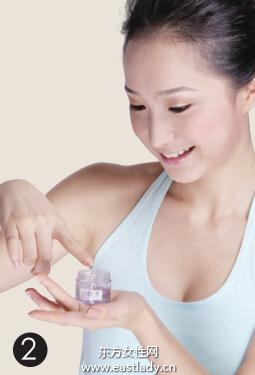 眼部護(hù)膚品的使用方法