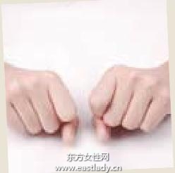 手部按摩操防止手部肌膚老化