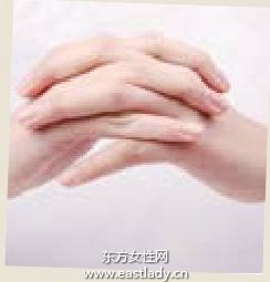 手部按摩操防止手部肌膚老化