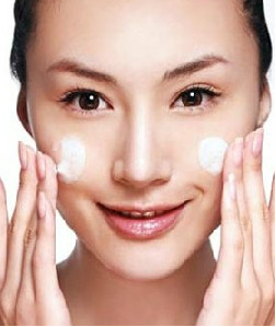 掌握正確的護(hù)膚步驟保證肌膚健康