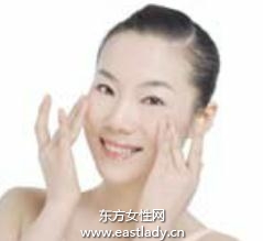 抹潤(rùn)膚霜的正確使用手法