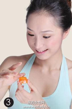 眼部護(hù)膚品的使用方法