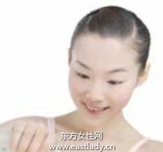 抹潤(rùn)膚霜的正確使用手法