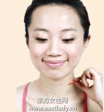 頸部按摩方法消除惹人頸紋