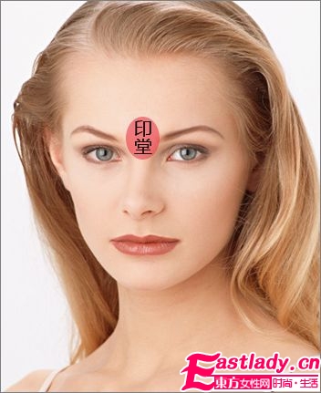 眉心長痘的原因和解決方法