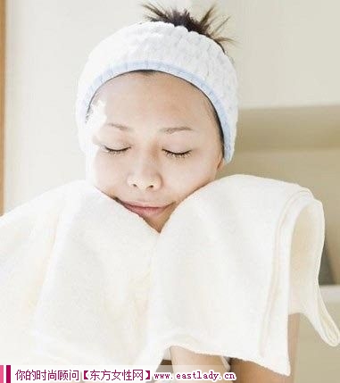 長痘痘時應忌用毛巾擦臉