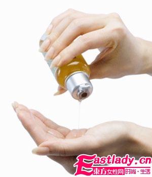 使用化妝棉可提升爽膚水調理功效