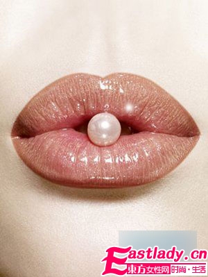 雙唇變水潤的護(hù)膚技巧
