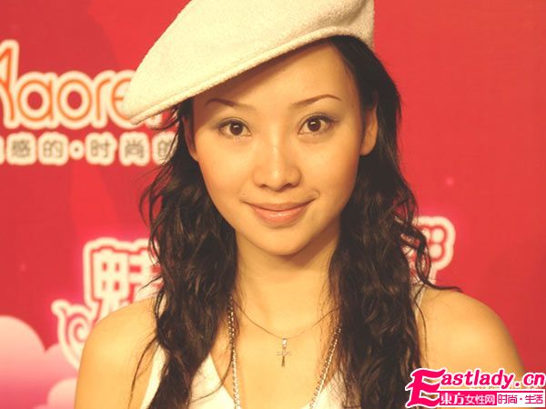 美女主播柳巖整容前后對比照片